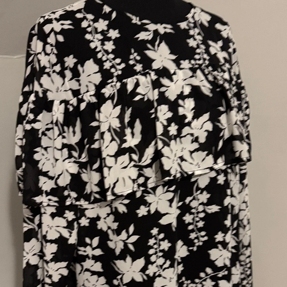 Floral Black and White Women's Top medium Michael Kors